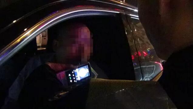 黄冈一男子领取驾照不满半年 醉酒驾驶被抓正