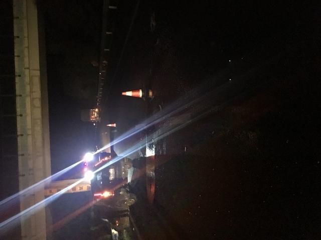 男子喝完半斤酒开车上高速 无视交规追尾大货