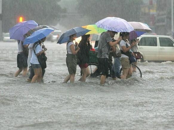 湖北连发暴雨红色预警 蕲春东部降水达180毫米