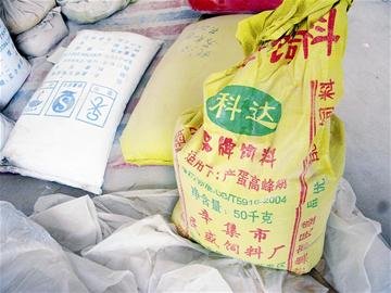 武汉捣毁一假药窝点 鸡饲料制假药称 能治乙肝