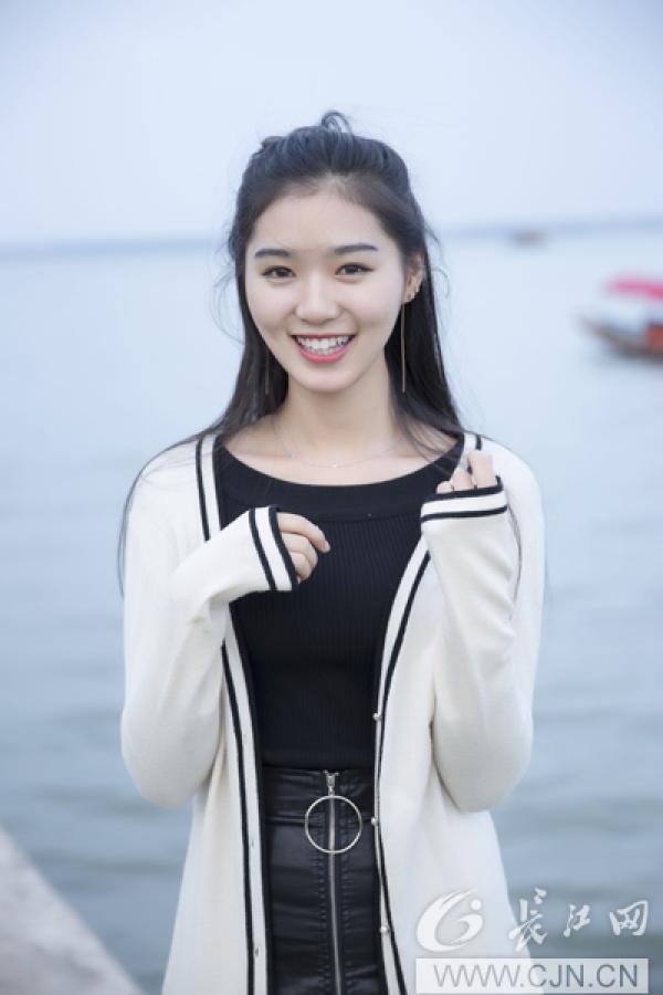 武汉19岁女大学生长相甜美 顶级选美中获奖(图)