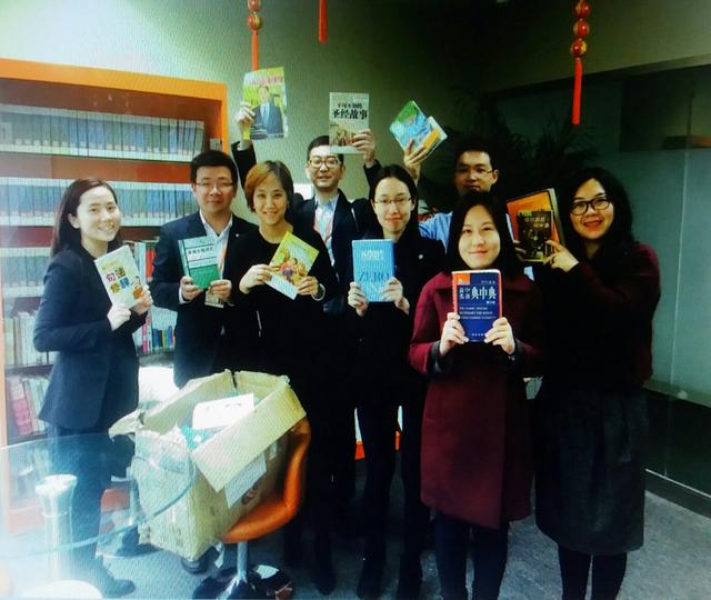 中国平安人寿湖北分公司开展幕天捐书公益活