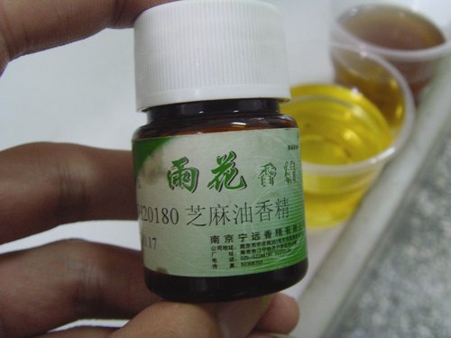 勾兑芝麻油引关注 市工商局突查假芝麻油