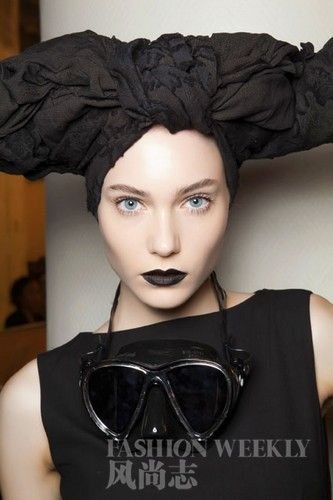 百变丝巾成发饰 最时尚的发型新主张_乐便宜_