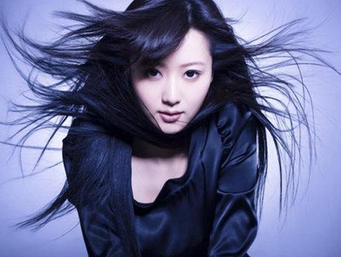 长发会招致颈椎病 专家建议不要经常做甩发动