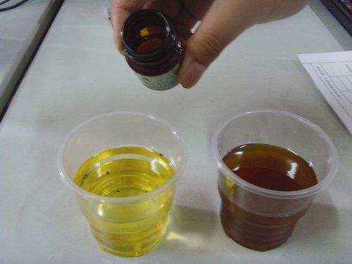 勾兑芝麻油引关注 市工商局突查假芝麻油