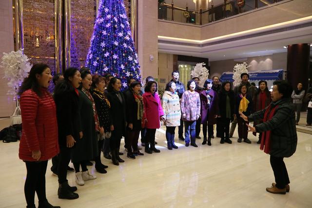 荆州南国温德姆酒店开启复古圣诞亮灯仪式