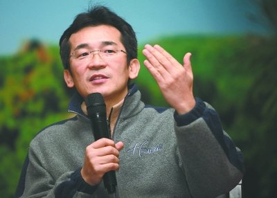 《海角七号》导演魏德圣昨在汉与武大学子交流