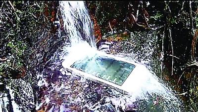网传喷雾一喷手机不怕水 专家:可信度不高