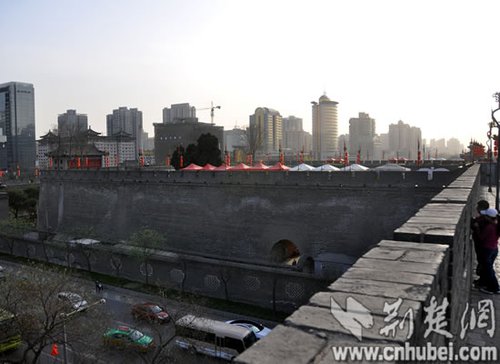 西安古城墙开启城门迎接第六届全国网络媒体陕