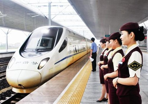 汉宜动车更快更便宜 长途大巴票价被迫打对折