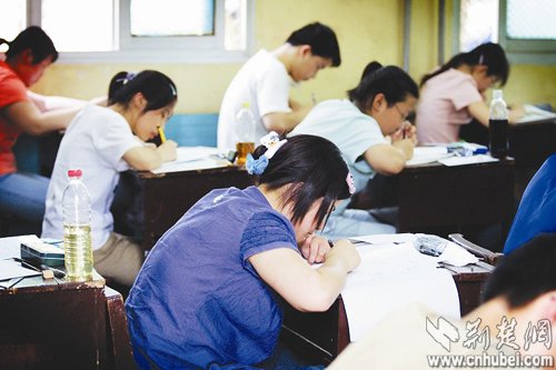 新课改首届高考:只带两证严重作弊者停考1-3