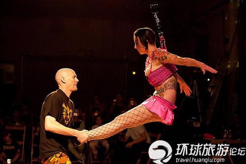 艺术or自虐? 恐怖的<em>人体</em>悬挂_旅游频道_旅游新