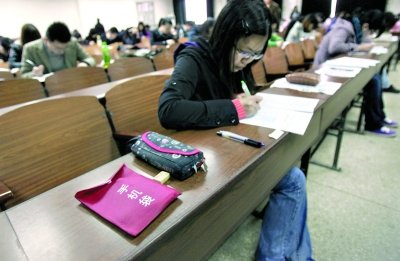 武汉事业单位考试2.6万人赶考 考题多难度不高