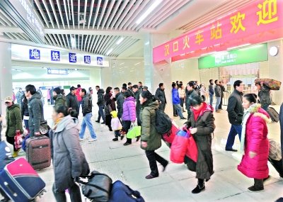 2号线全程21个站点 多站点公交对接有待改善