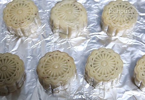 梦想  楚镜 楚美人 财知道    11,在制作月饼的模具里面均匀的抹上一