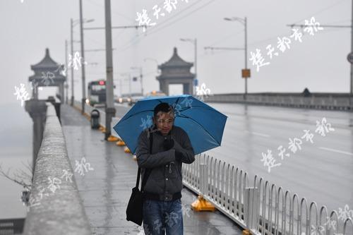 湖北多地出现强降雪 已造成我省近10万人受灾