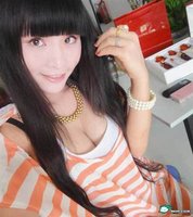 90后<em>美女大</em>晒自拍照 叫板卖胸成瘾女主播_地