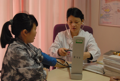 不孕夫妻感恩送锦旗 医院优质服务赢得称赞