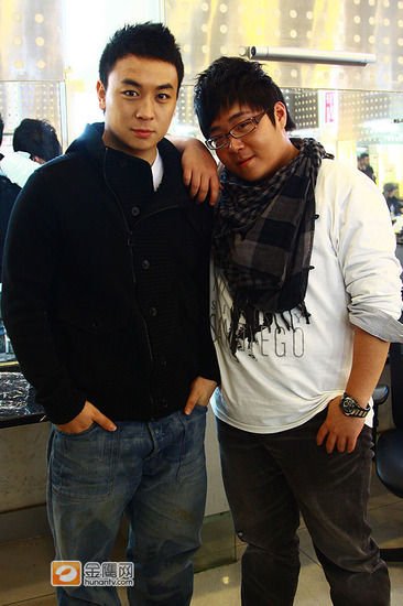 释小龙与郝邵文再聚首 昔日童星变化大(组图)_