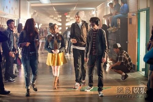 戴琳斯《芮妮》曝剧照 爱幻想的女孩易受伤