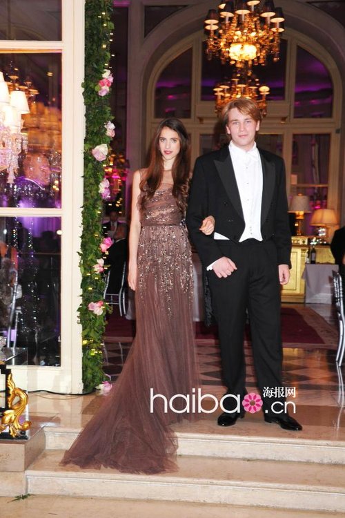 法国名门千金成年舞会 名媛身份揭秘