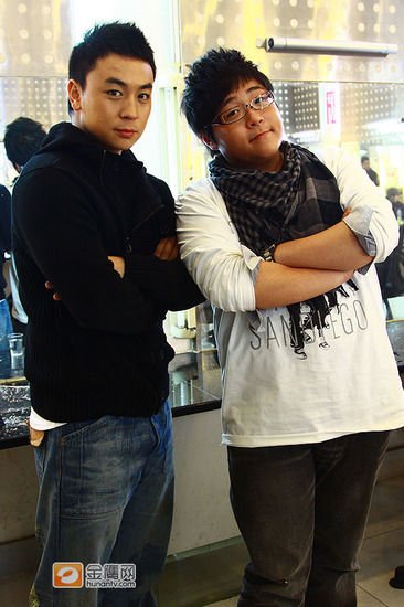 释小龙与郝邵文再聚首 昔日童星变化大(组图)_