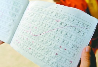 武汉幼儿园小学化逼5岁伢转学 因难以完成作业