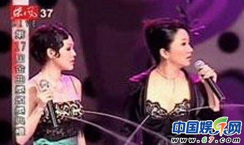 两位金牌司仪喷奶
