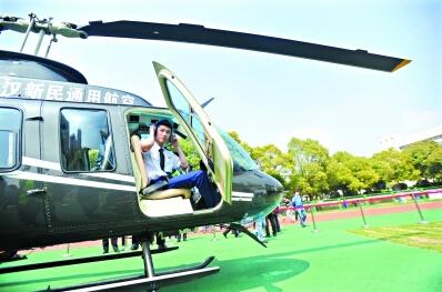 航空公司开直升机到学校招飞 商照学费96万