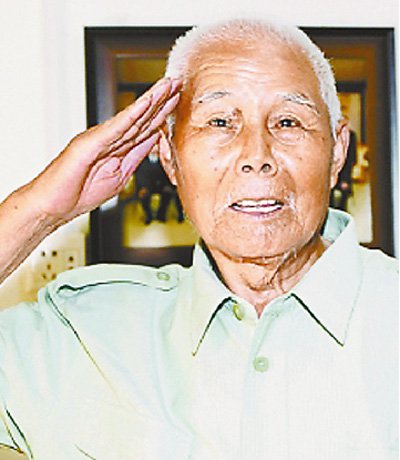 坚守信仰半世纪 河南省范县87岁退伍军人李文