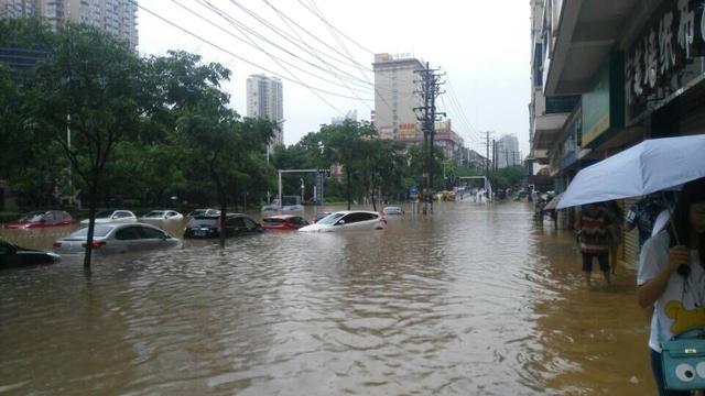 连日强降雨 武汉市教育局紧急发布暴雨停课通知