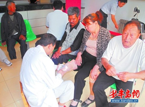 15名残疾人免费装假肢