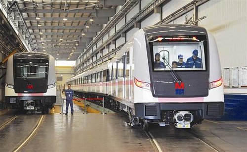 武汉地铁二号线首列列车下线 9月将上线试跑