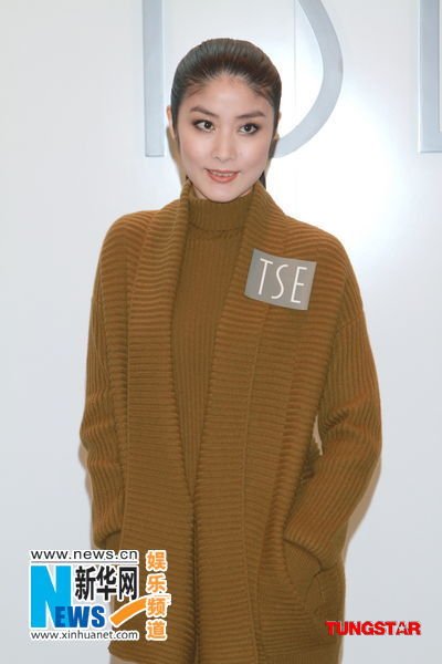 陈慧琳保守造型出席时装展 澄清老公爱泡夜店