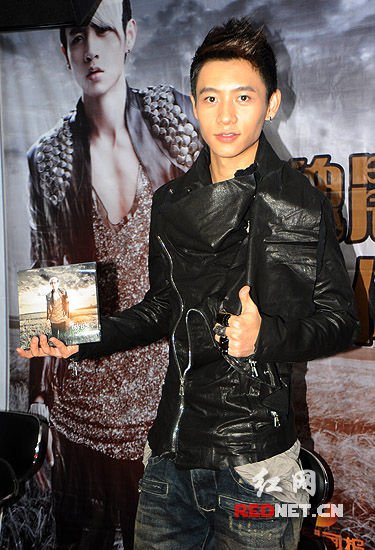 魏晨否认整容:形象是正常变化 现在忙着增肥