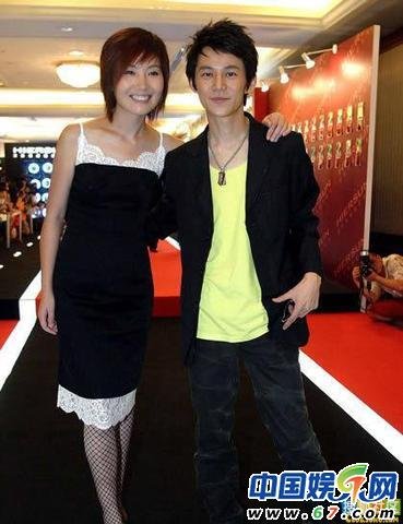 揭何炅谢娜私密情史 微博照晒出混乱关系(图)_