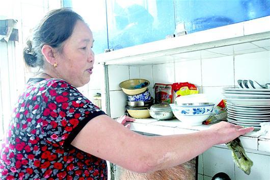 黄石贫寒之家举债50余万 为21岁<em>养女</em>换骨_大