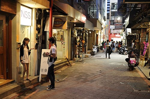 街拍潮男潮女 体验色友的台北夜生活