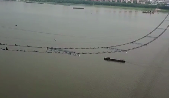 楊泗港長(zhǎng)江公路大橋貓道即將完工 “吊橋”現(xiàn)形