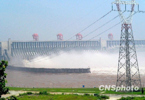 长江上游再现洪峰 三峡水库水位续涨