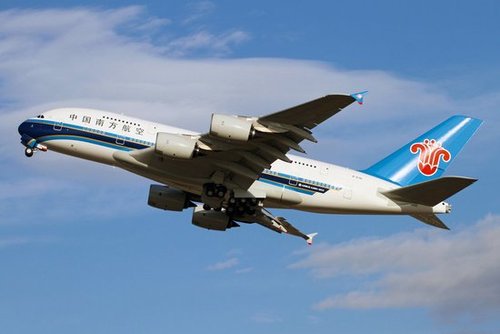 大楚网媒体库  湖北娱乐频道媒体库  正文  南航a380客机抵达北京首都