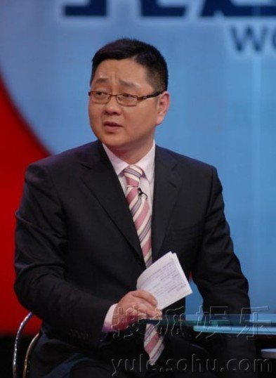 张绍刚退出主持界 步李咏后尘教书育人相妻教