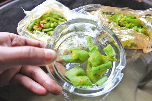 武汉食品萝卜染绿色摇身变苔菜一斤售5到7元园清菜贩伊真心有限公司方城县马领军图片