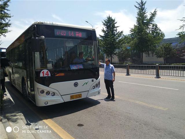 荆州市公交总公司开展慰问活动防暑降温保营运