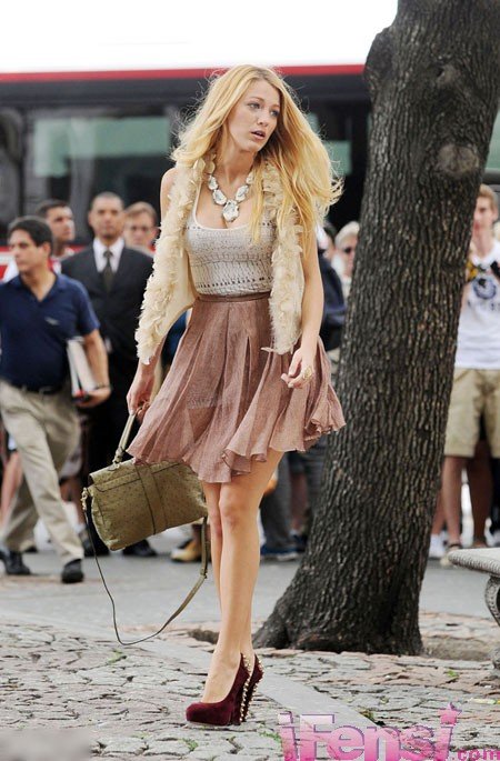 布莱克-弗莱利亮相《<em>绯闻女孩</em>》片场 笑容灿烂