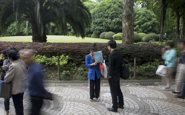 黄冈沪漂女蹲守相亲角 欲寻资产千万 五有 老公