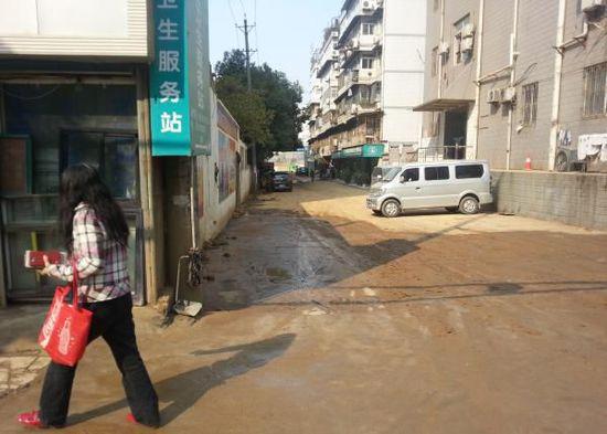 公务员投诉噪音扰民数月不改 指城管为倾诉热