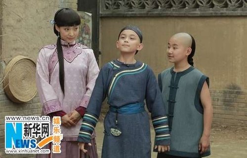 《自古英雄出少年》热拍 演绎小夫少妻大逃_