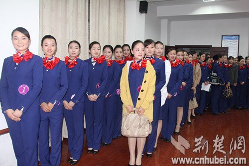 武汉职业技术<em>学院空姐</em>海选上演制服诱惑(组